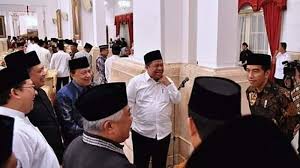 Explore 9gag for the most popular memes, breaking stories, awesome gifs, and viral videos on the internet! Momen Unik Saat Fahri Hamzah Dan Fadli Zon Diundang Jokowi Ke Istana Foto Hormat Fahri Jadi Meme Tribun Bali