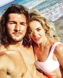 Come molte celebrities anche claudia è su instagram dove ha oltre 78 mila follower. Claudia Gerini Su Instagram Nature Love Mum Life Joy Girls Vacationmode Oh Happy Days Couple Photos Couples Photo