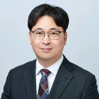 Jong Rhee's Instagram, Twitter & Facebook