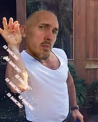 Walked in and saw nothing but jacked people doing bodybuilding and power  lifting so I decided to make it weird for everyone and went super saiyan  functional destruction line dance with a