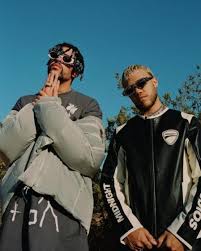 Y en el mundo de la música, donde sus estrellas cuidan la intimidad al extremo, esa máxima tiene un significado más que especial. Asi Es Como Suena La La Noche De Anoche La Cancion De Bad Bunny Con Rosalia