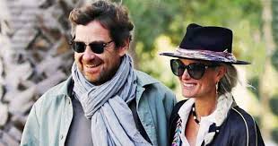 Fin juin, c'est lors d'un dîner au restaurant avec des amies que le couple a été aperçu. Laeticia Hallyday Elle Fait Des Confidences Sur Sa Separation Avec Pascal Balland