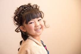 キッズヘアアレンジ snsで大注目 マネしたい可愛い髪型 ヘアアレンジ キッズ ママタス インスタ 三つ編み キッズヘア 髪型 かわいい 子ども 子育て ママ キッズヘア 可愛い髪型 髪型