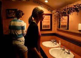 Il 66° compleanno di maurizia paradiso al club il tempio di saludecio è stato senza dubbio il più caliente. Per Legge Fino A 16 Si Va In Bagno Con I Genitori Scopri Tutto 10elol