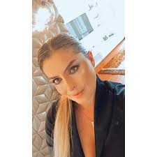 Un lindo lindo día!! ✨☀️ #sunshine #alwaysmile #goodday #kisses  #HitOfTheDay #TenTonneSkeleton #RoyalBlood 🎵🎶 #veronicaibarra