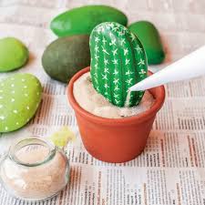 Como son porosas, necesitarán más de una capa para que queden completamente cubiertas. Posavasos Con Flores Painted Rock Cactus Cactus Decor Rock Decor