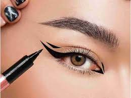 Bác sĩ giải đáp: Cắt mí mắt bao lâu thì được trang điểm