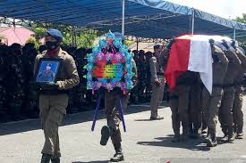 Warung makan mbok yem juga bisa menjadi tempat tidur alternatif para pendaki yang tak mau repot mendirikan tenda untuk bermalam di gunung lawu. Dankorps Brimob Pimpin Upacara Pemberangkatan Jenazah Bharatu Komang Ke Oku Timur Yang Gugur Kontak Tembak Dengan Kkb Antara News Sumatera Selatan