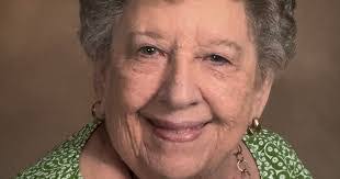 Phyllis Totten's Instagram, Twitter & Facebook