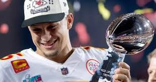 Super Bowl MVP, Paralympian gold medalist to give 'Riders Up' at Kentucky  Oaks, Derby