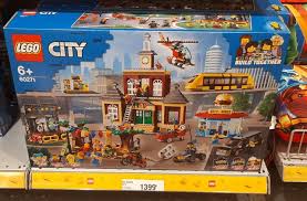 Lego City 60271 Main Square D2c Set Erstes Bild Aufgetaucht