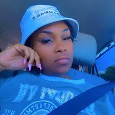 Claressa Shields claimed two world heavyweight titles last summer and is  back for the takeover 👑👑👑👑 Live