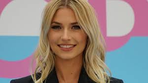 Im video unten seht ihr den schnappschuss von lena, dustin und baby zoe. Lena Gercke Diesen Sussen Liebesbeweis Tragt Sie Nach Baby Zoes Geburt