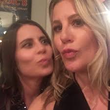 Maggie Knox (@maggieknoxbooks)