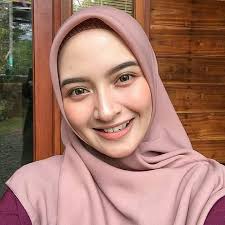 Assalamu'alaikum inspirasi hijab cantik dari kak @akupoppy. Membagikan Sebuah Foto Di Instagram Assalamualaikum Follow Like Ya Vivi Elsam Febyolla Manda Li Di 2020 Wanita Terseksi Kecantikan Wanita