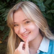 Alana Fay's Instagram, Twitter & Facebook