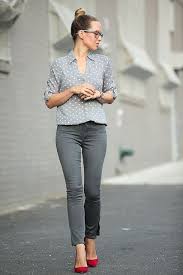 25 Best Women Work Outfits With Jeans Business Casual Outfits Red Shoes Outfit Grey Outfit