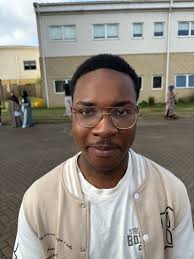 Danielle Manson (@daniellejmanson)