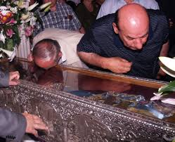 Ο όσιος ιωάννης ο ρώσσος (ουκρανικά: Eyboia O Agios Iwannhs O Rwsos Kai Ta Anari8mhta 8aymata H Sygkinhsh Sta Matia Twn Pistwn Vids