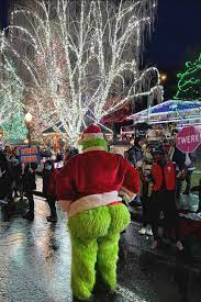PsBattle: The Grinch with a large butt : r/photoshopbattles