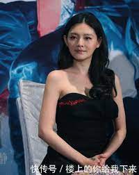 _ 人名。 生卒年不详。 与后蜀黄筌并称为黄徐， 有黄家富贵， 徐熙野逸之评， 形成五代至宋初花鸟画的两大流派。 å›žæ˜¥çš„æ€ªå¥³å­© å¾ç†™åª› ç‹—å•ƒåˆ˜æµ·çŸ­å' ç«Ÿç¥žä¼¼éƒ­é‡‡æ´ å¿«èµ„è®¯