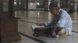 Arti mimpi baca alquran ini merupakan sebuah tafsir bunga tidur yang banyak dicari oleh orang yang percaya dengan firasat berdasarkan primbon jawa maupun menurut islam. Masya Allah Ternyata Ini 8 Arti Mimpi Baca Alquran Menurut Tafsir Islam