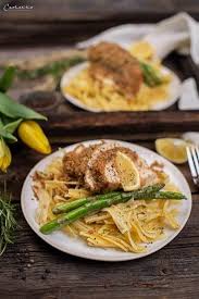 Rezept Huhnerfilets Mit Parmesankruste Auf Cremigen Bandnnudeln Rezept In 2020 Huhnerfilet Bandnudeln Rezept Huhnerfilet Rezepte