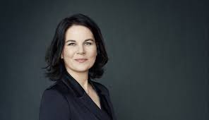 Annalena baerbock hat imtsv pattensen erfolgreich trampolin geturnt die neue vorsitzende von bündnis 90/die grünen, annalena baerbock, ist im pattenser ortsteil schulenburg aufgewachsen. Lebenslauf Und Fotos Annalena Baerbock