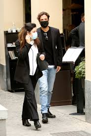 Εμείς τι είμαστε εδώ πέρα; Katerina Kai Kwnstantinos Argyros Ta Aderfia Se Mia Matchy Matchy Emfanish Marie Claire O Ti Exei Shmasia Gia Tis Gynaikes