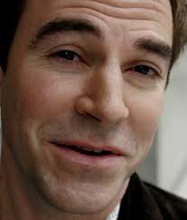 Druggist-boyfriend dispenses creepiness