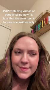 Emily Burt (@emilyburrrt)