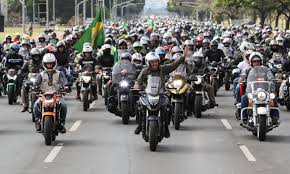 Bolsonaro Faz Passeio De Moto Em Homenagem Ao Dia Das Maes