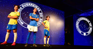 A seleção de futebol feminino dos estados unidos é a equipe feminina, formada pelas melhores atletas que representam os estados unidos nas competições internacionais. Para Espantar Ma Fase Selecao Ganha Animo Com Uniforme Historico Gazeta Esportiva