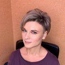 It also appeals to those who are in search of their gray hair revolution. 19 Very Short Haircuts For Women Trending In 2021