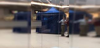 Cerca de las 11 de la mañana de este martes un persona se habría lanzado desde uno de los pisos del mall costanera center que se encuentran en el interior del recinto. Hombre Murio Tras Caer Desde El Quinto Piso En El Costanera Center Nacional Biobiochile