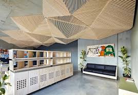 Decken sind aufgrund der größe ihrer fläche bei der raumgestaltung von großer bedeutung. Abgehangte Decke Gestaltungsidee Von Der Origami Kunst Inspiriert Innenarchitektur Deckenarchitektur Deckenverkleidung