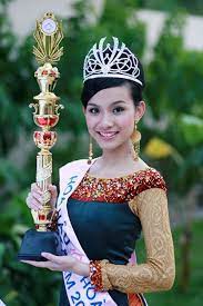 Sự trở lại mạnh mẽ của siêu mẫu trong khoảng thời gian gần đây là minh chứng rõ nhất cho việc showbiz dù xô bồ thế nào thì vẫn luôn dành chỗ cho người có tài năng thực sự. Top 3 Hoa Háº­u Hoan VÅ© Viá»‡t Nam 2008 Sau 13 NÄƒm Tin Tá»©c Má»›i Nháº¥t 24h Ä'á»c Bao Lao Ä'á»™ng Online Laodong Vn