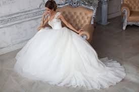 Finde dein brautkleider bei pronovias. Textilreinigung Edelweiss Pflege Fur Braut Und Cocktailkleider