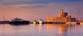 It is situated in a privileged location in lindos. Rodos