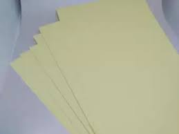 Berbeda dengan pensil, pensil bahan untuk menjejakkan tulisan bentuknya karbon padat. Thedarlingbakers Kertas Manila Warna Kuning