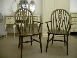 2 X Oak Wheelback Carver Chairs W 46 D 49 H To Seat 46 Cm 79 Http Www Drabtofabfurniture Co Uk