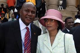 Master bow hunter and wilderness tracker. Inside Kaizer Motaung S Large Family With Wife Valeta Motaung And Their Five Children