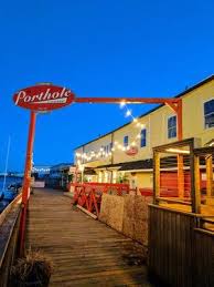 The Porthole Restaurant Pub Portland Maine Raw Fried Seafood Plus Drinks In A Vintage Diner Interior Or On A Wharfside D Maine Vacation Vintage Diner Pub