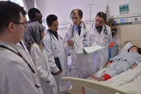 Contoh di atas dapat berbeda sesuai dengan tema percakapan dan orang yang kita ajak berbicara. Contoh Percakapan Bahasa Inggris 4 Orang Di Rumah Sakit Abimuda