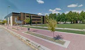 Geográficamente está situado al oeste del centro, al lado de la precaria estación de autobuses de salamanca. La Universidad De Salamanca En El Siglo Xx Conversion A Una Universidad Moderna