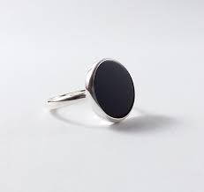 Anello Di Onice Anello D Argento Per Le Donne Pietra Piatta Anello Di Pietra Nera Pietra Moneta Piatta Anello Di Pietra Nera Anello Moderno Anello Modern In 2020 Black Stone Ring Onyx