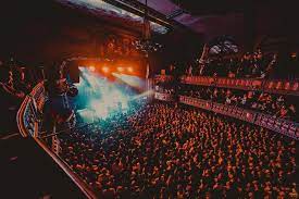 French theatre and concert hall in paris. Meute Paris Le Trianon Wozniak Facebook
