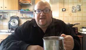 Youtubo anche io solidarietà a omar palermo e anche io ho deciso di farmi pubblicità sfruttando il suo nome. 1fv4xy8fwefiwm