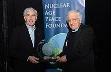 He´s 88, and he´s american. Noam Chomsky Wikipedia