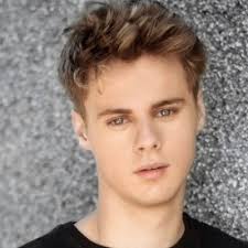 Emmeline Kelley (@krystalic_emmie)